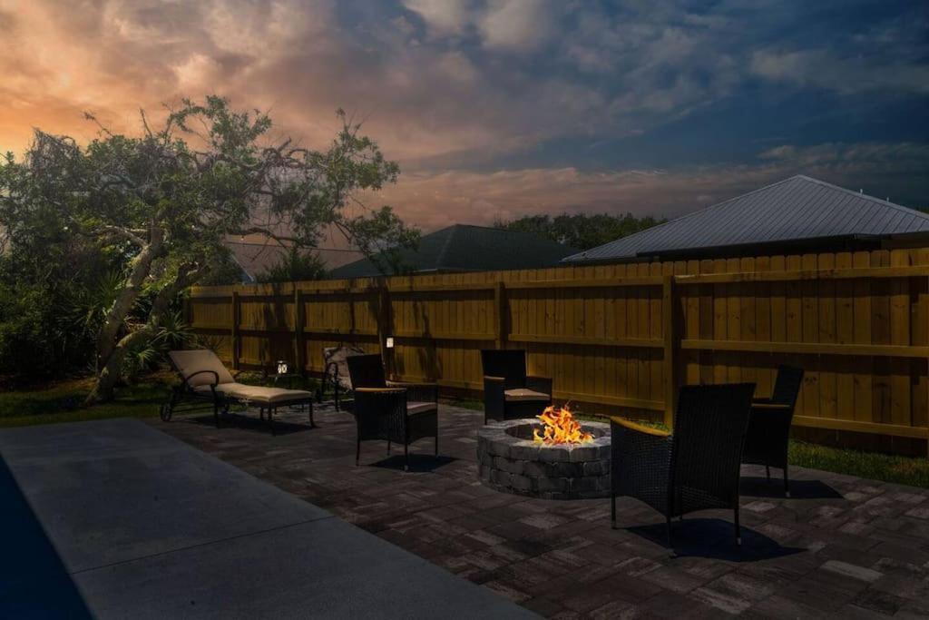 Charming And Delightful Getaway! Walk To *